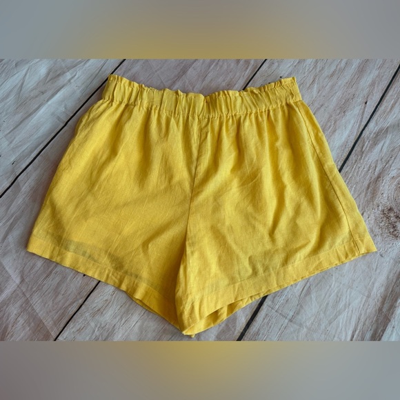 Woman’s Size Large Abercrombie & Fitch Yellow Linen Blend Shorts - Picture 1 of 6